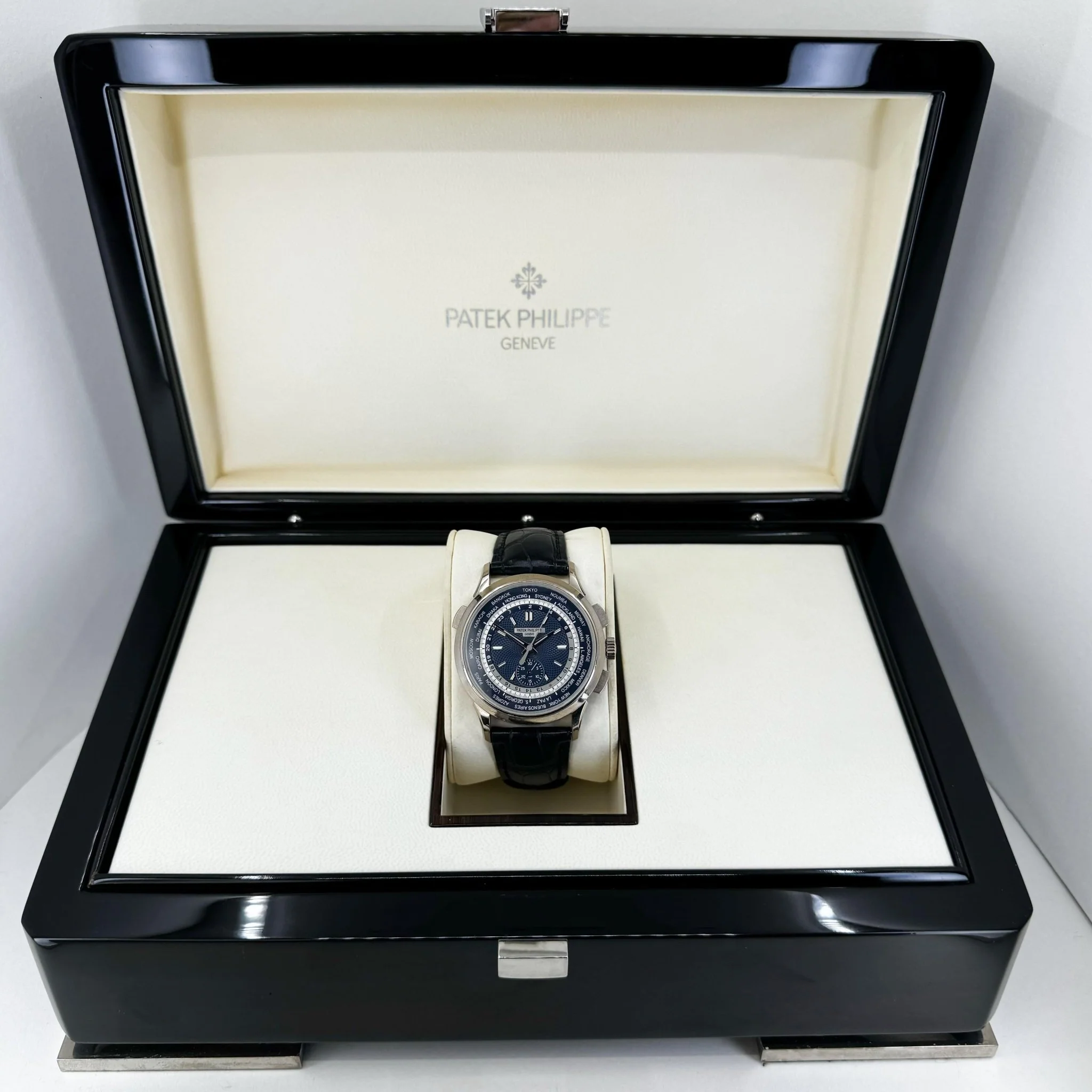 Patek Philippe 39.50mm Men Complications World Time Chronograph Watch Blue Dial 5930G - Image 4