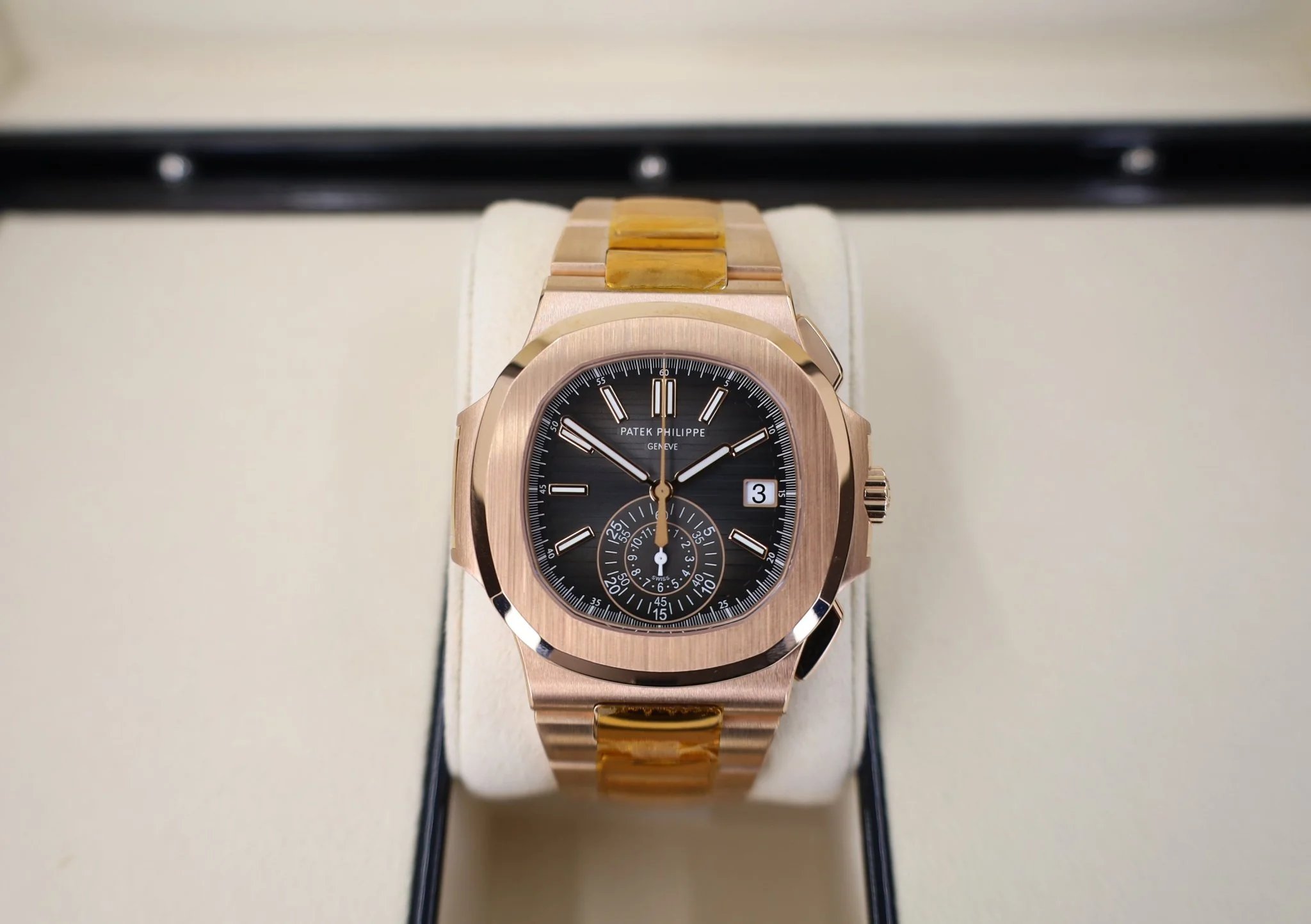 Patek Philippe Men Nautilus Watch - 5980/1R-001 - Image 2