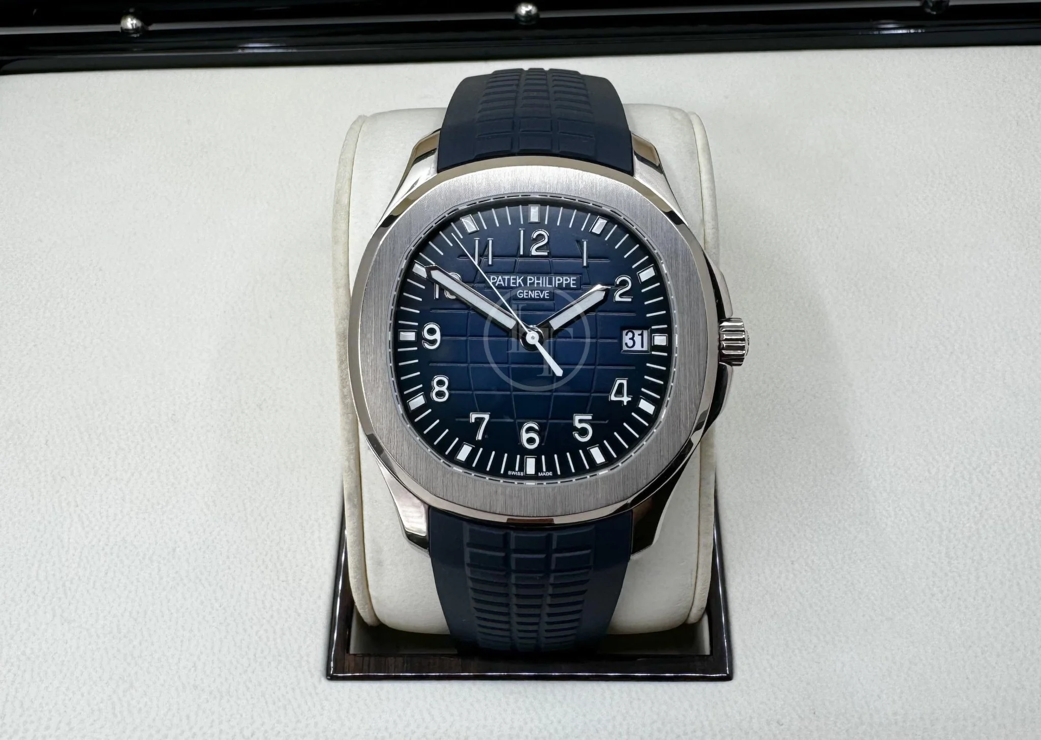Patek Philippe Men's Aquanaut Watch - 5168G-001 - Image 3