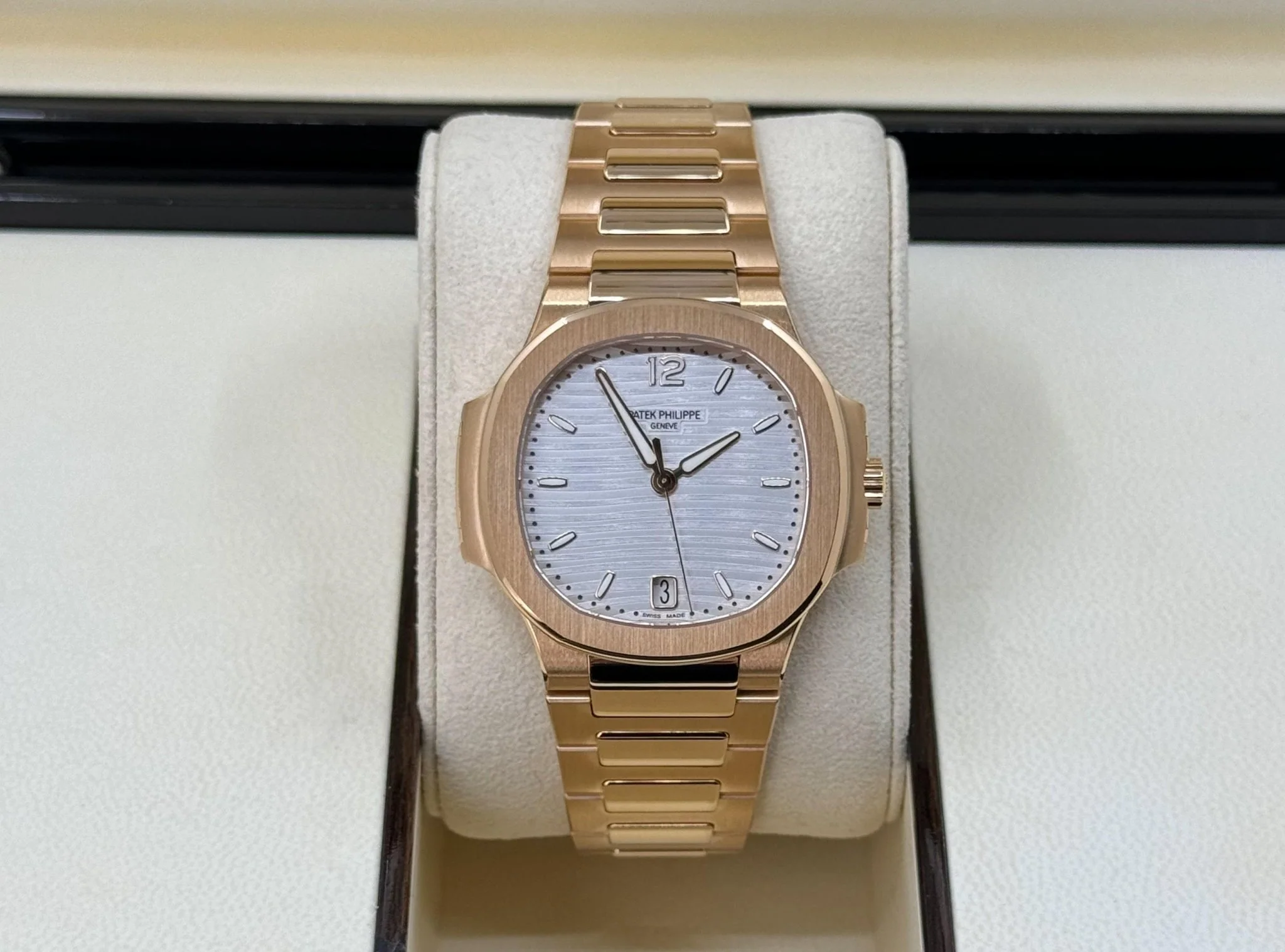 Patek Philippe Nautilus Ladies Automatic - 35.2 mm - Rose Gold - Silver Opaline Dial - 7118/1R-001 - Image 3