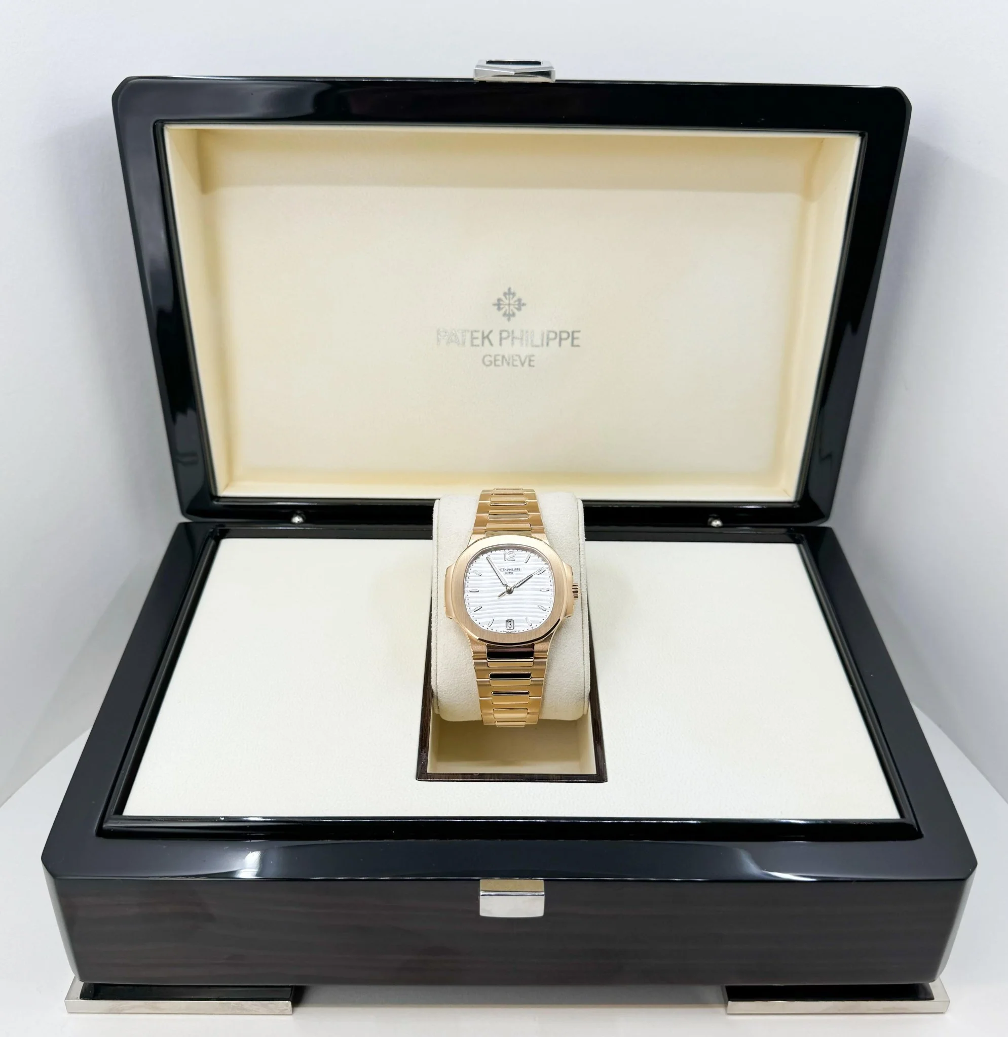 Patek Philippe Nautilus Ladies Automatic - 35.2 mm - Rose Gold - Silver Opaline Dial - 7118/1R-001 - Image 4