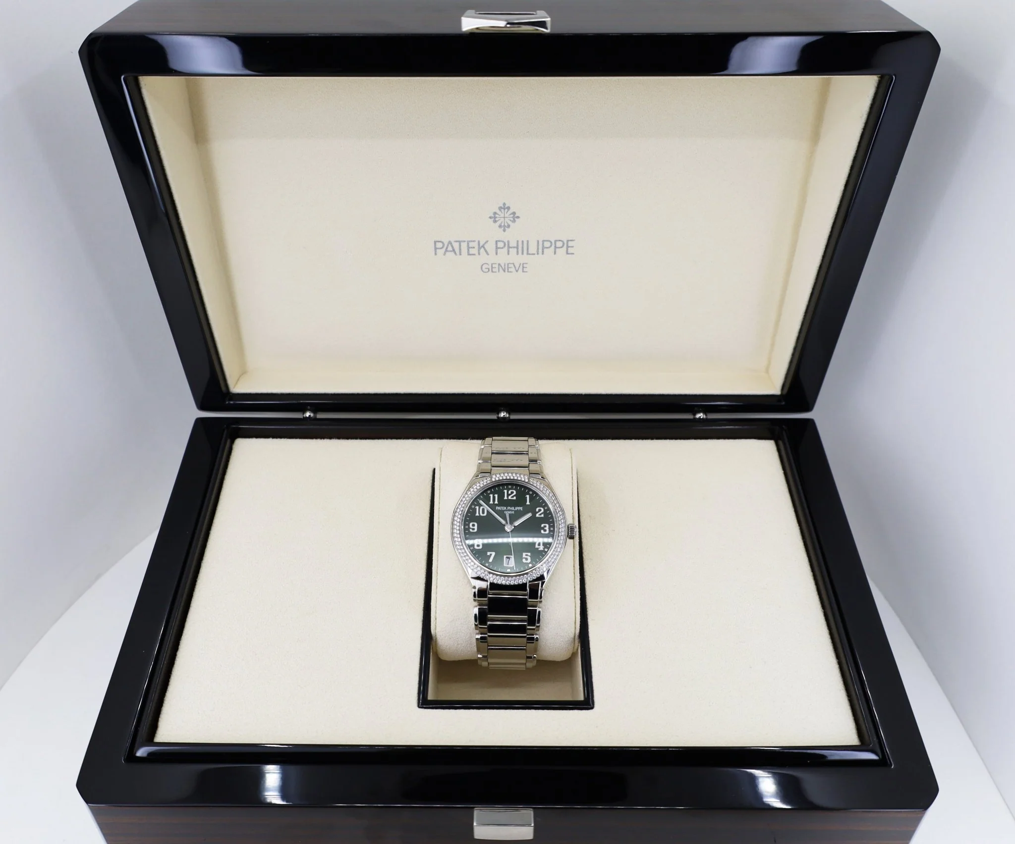 Patek Philippe Twenty~4 Automatic Round Olive Green Sunburst Dial Ladies Watch - 7300/1200A-011 - Image 4