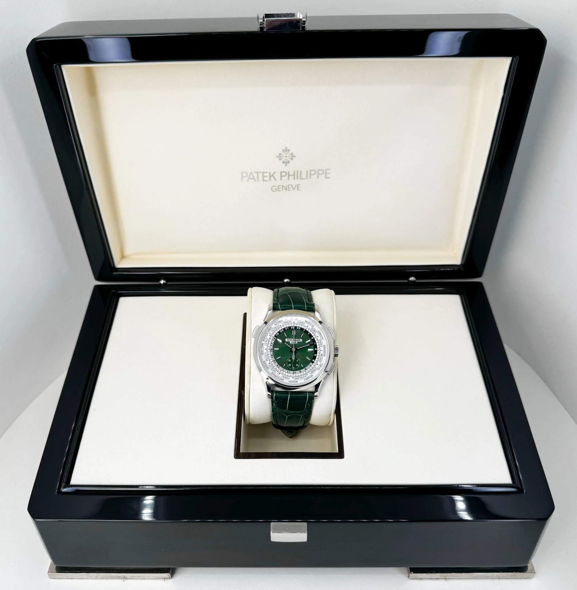 Patek Philippe World Time Flyback Chronograph Green Watch - 5930P-001 - Image 4