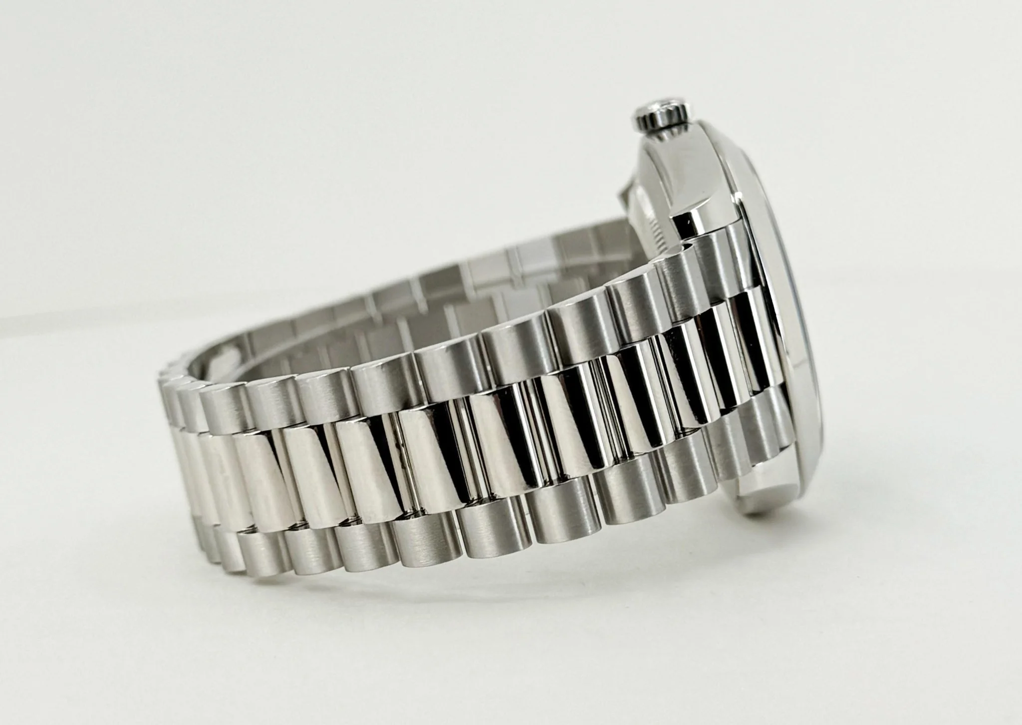 Rolex Day-Date 40 Platinum Ice Blue Quadrant Roman Dial Roman Dial & Smooth Bezel President Bracelet 228206 - - Image 6