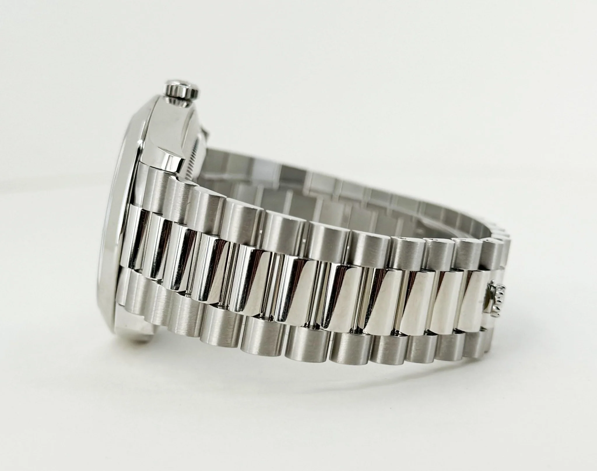 Rolex Day-Date 40 Platinum Ice Blue Quadrant Roman Dial Roman Dial & Smooth Bezel President Bracelet 228206 - - Image 7