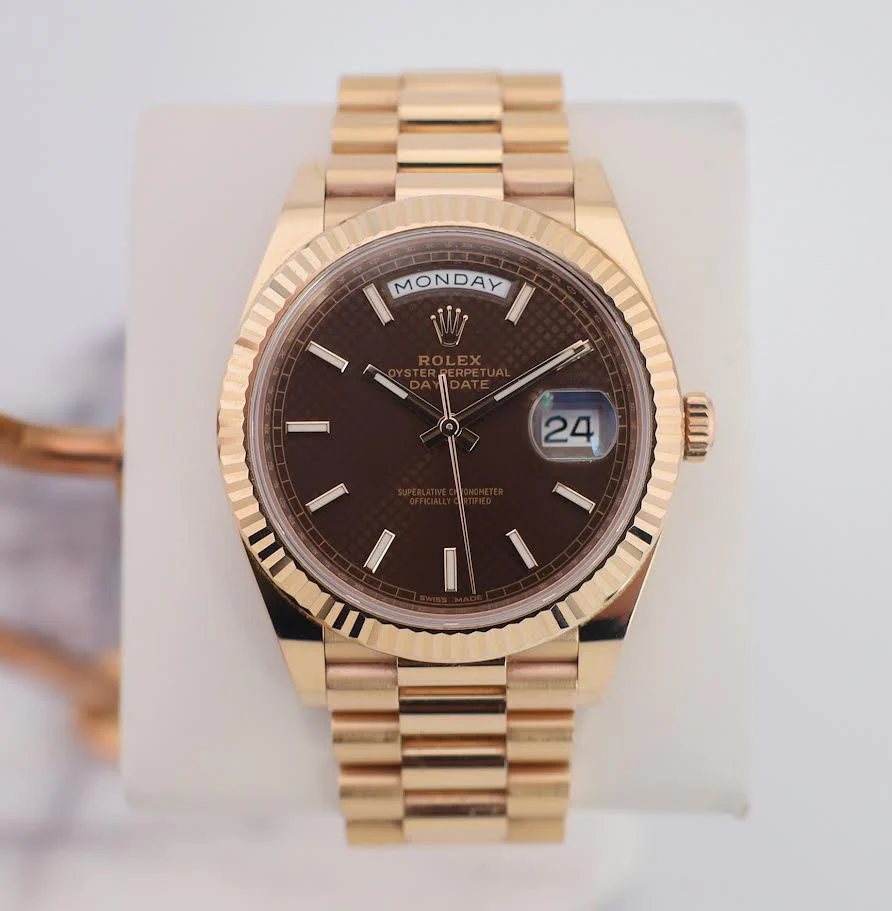 Rolex Day-Date 40 Rose Gold Chocolate Diagnonal Motif Index Dial & Fluted Bezel President Bracelet 228235 - - Image 2