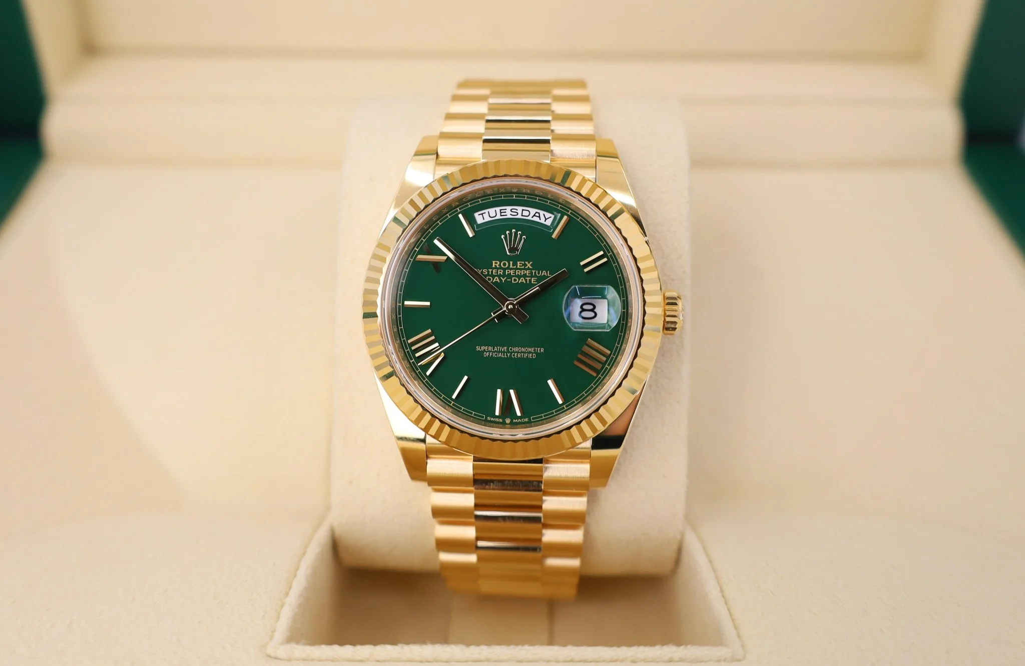 Rolex Day-Date 40 Yellow Gold Watch - Fluted Bezel - Green Roman Dial - President Bracelet - 228238 grrp - Image 3