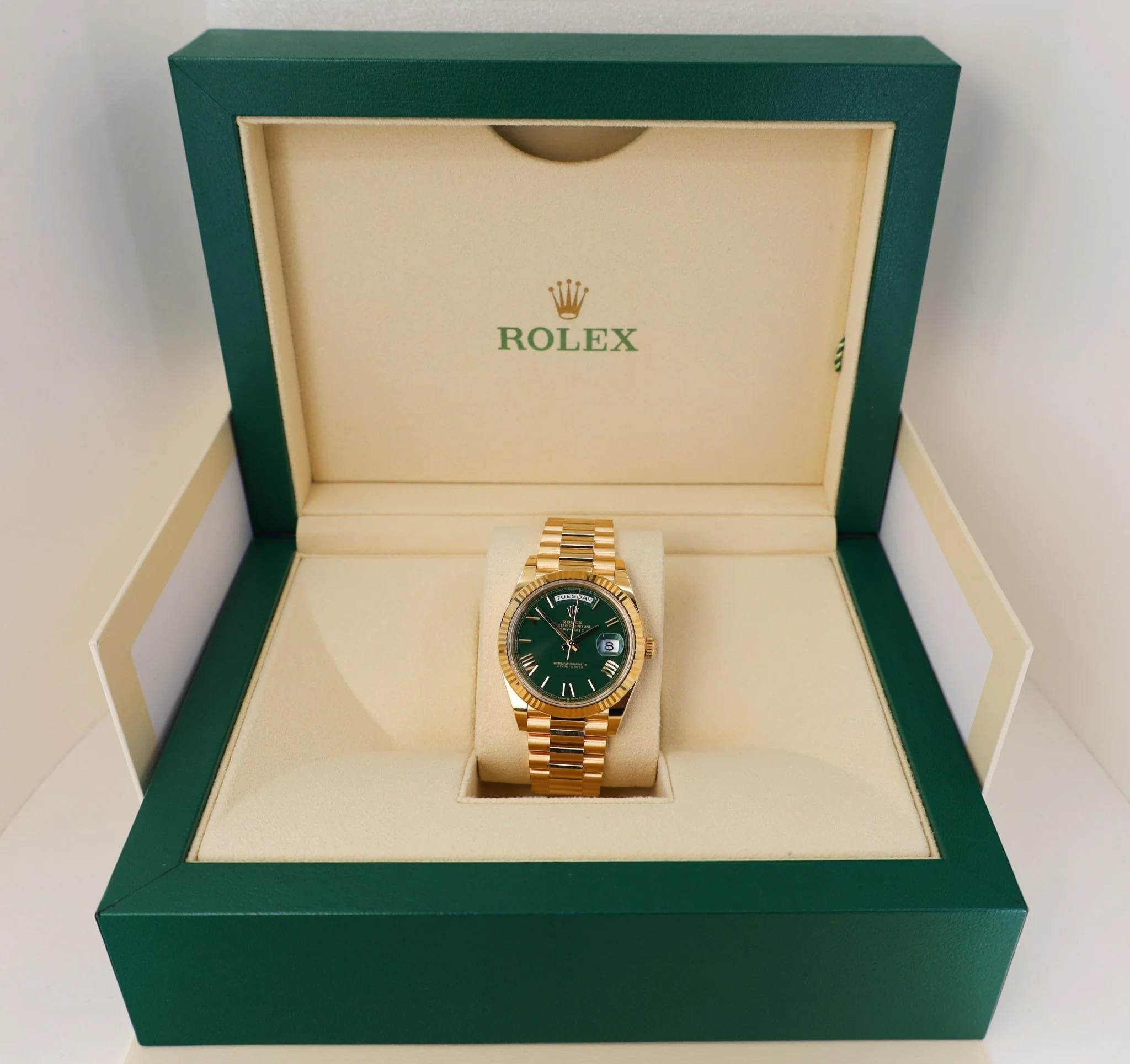 Rolex Day-Date 40 Yellow Gold Watch - Fluted Bezel - Green Roman Dial - President Bracelet - 228238 grrp - Image 4