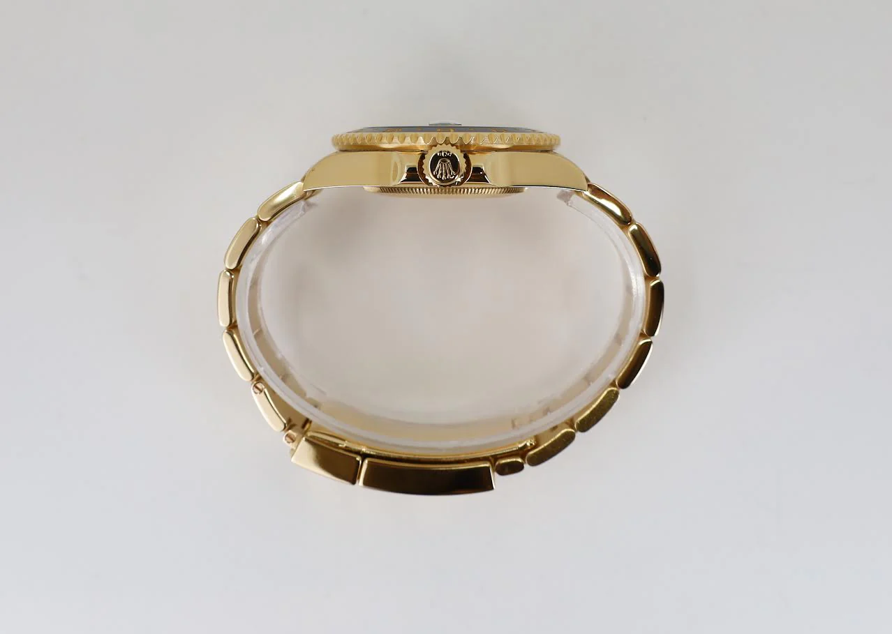 Rolex GMT-Master II Yellow Gold Green Dial Oyster Bracelet 116718LN - Image 7