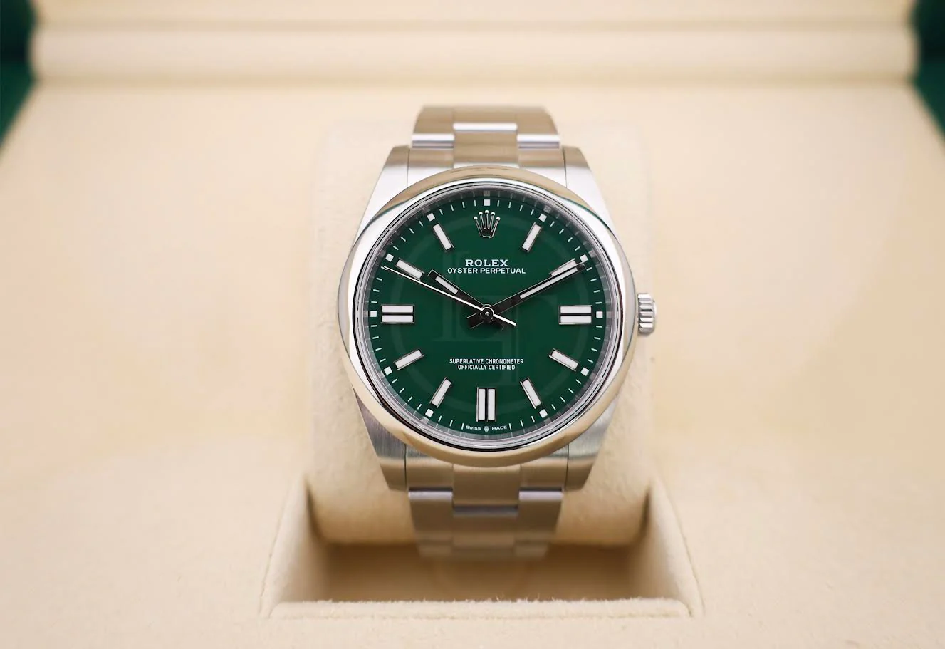 Rolex Oyster Perpetual 41 Watch - Domed Bezel - Green Index Dial - Oyster Bracelet - 2020 Release - 124300 greio - Image 3