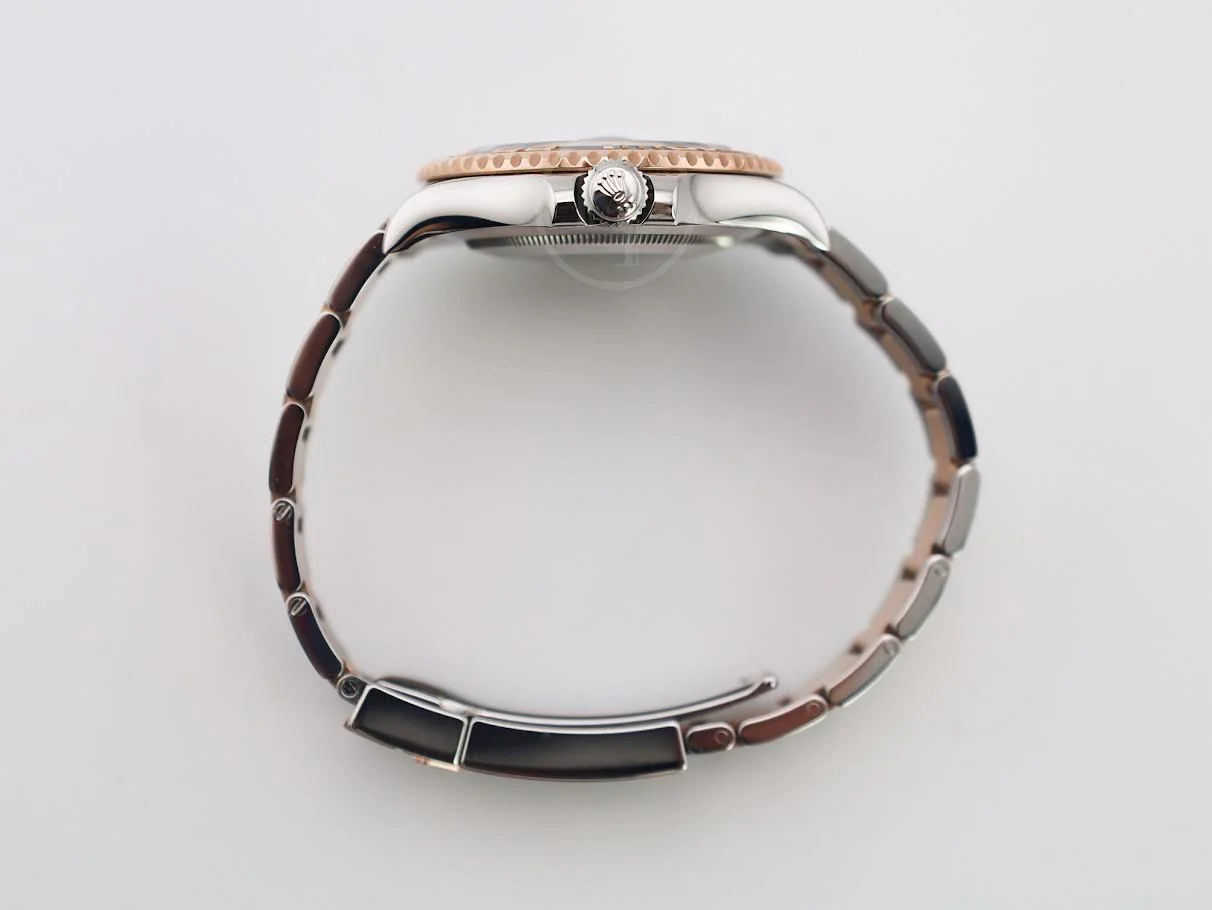 Rolex Yacht-Master 40 Everose Rose Gold/Steel Chocolate Brown Dial Gold Bezel Oyster Bracelet 126621 - Image 8