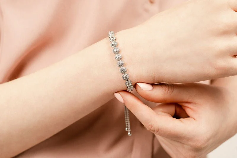Round Halo Adjustable Diamond Bracelet with 2.04 ct.(finished) 1mm, 3.2mm - Image 4