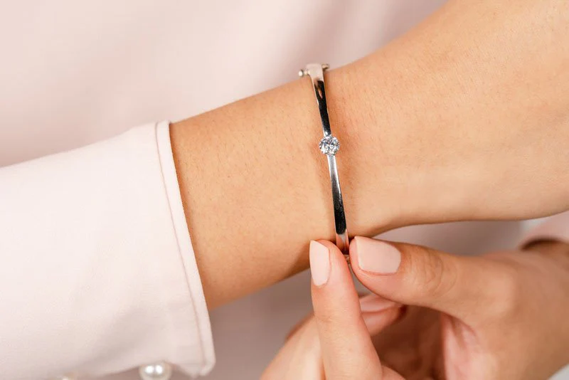 Single Shiny Diamond Bangle Bracelet with 1.00 ct.(finished) 6.5mm - Image 4
