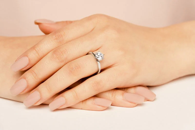 Six Prong Round Lab-Grown Diamond Solitaire Ring with 2.00 ct.(finished) 8.2mm - Image 4