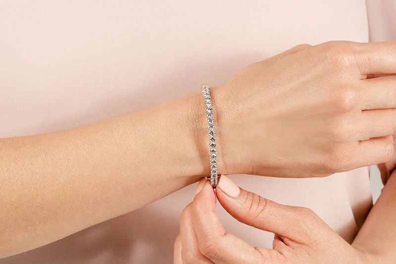 Soft Twist Four Prong Diamond Bangle with 2.84 ct.(finished) 3mm - Image 3