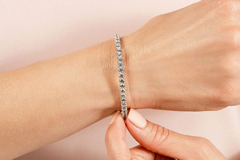 Soft Twist Four Prong Diamond Bangle with 2.84 ct.(finished) 3mm - Image 4
