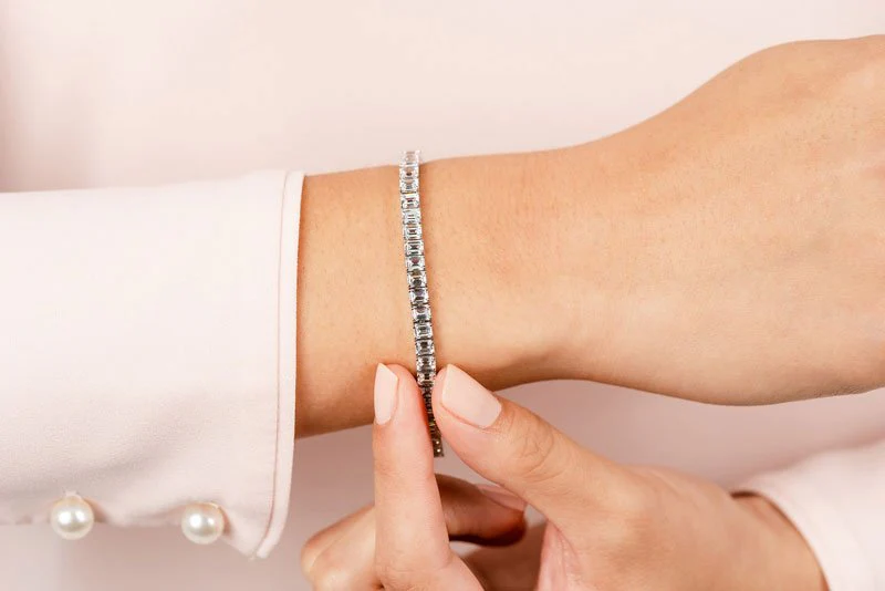 Sparkling Emerald Cut Diamond Bracelet with 21.60 ct.(finished) 5x3mm - Image 3