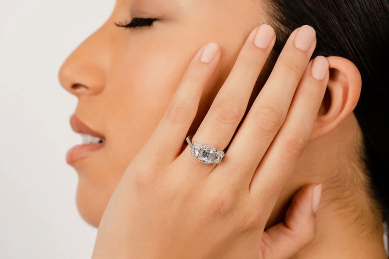 Sparkling Three Stone Emerald Cut Diamond Engagement Ring with 1.27 ct. (0.50 ct. center diamond) - Image 4