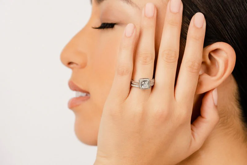 Splendid Princess Cut Bridal Set Diamond  with 1.75 ct. (0.70 ct. center diamond) - Image 4