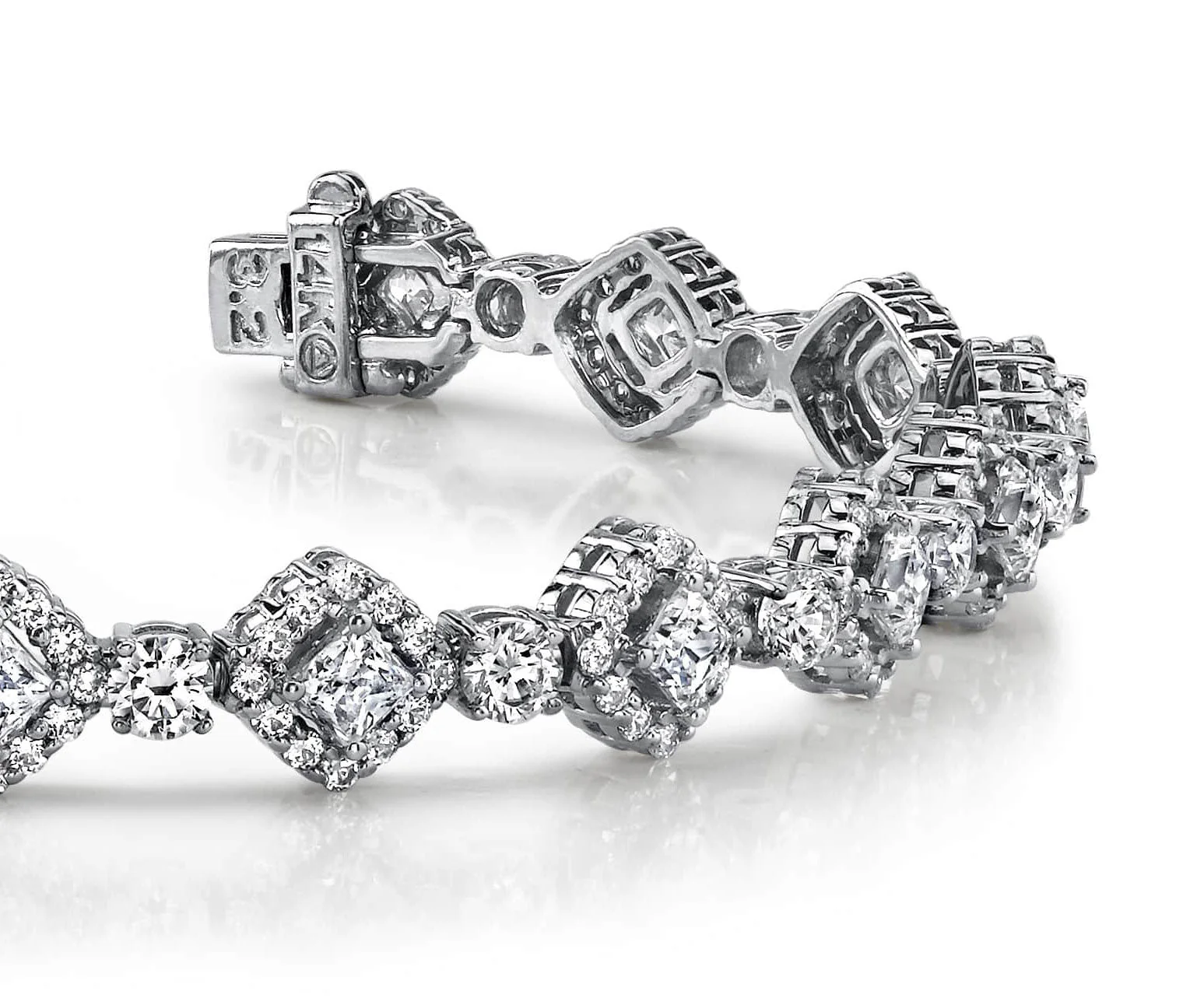 Spotlight Princess Cut Lab-Grown Diamond Bracelet with 8.25 ct.(finished) 1.5mm, 3.2mm, 3.5mm