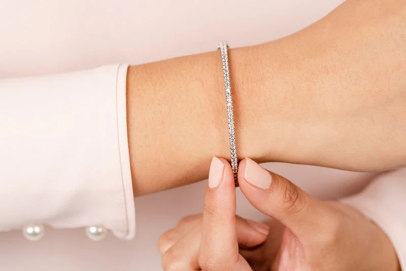 Timeless Elegance Princess Cut Lab-Grown Diamond Bangle with 4.05 ct.(finished) 3mm - Image 4