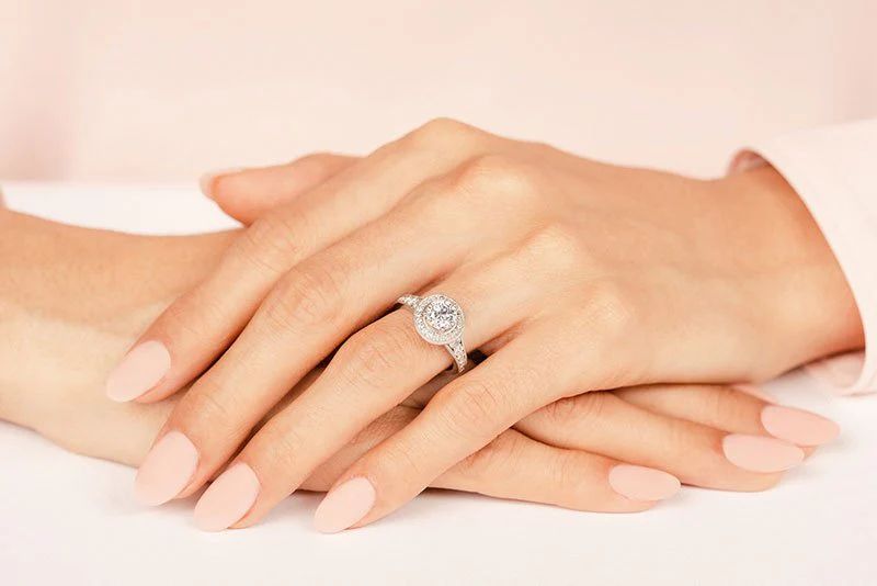 Vintage Round Halo Diamond Engagement Ring with 2.61 ct. (2.00 ct. center diamond) - Image 3