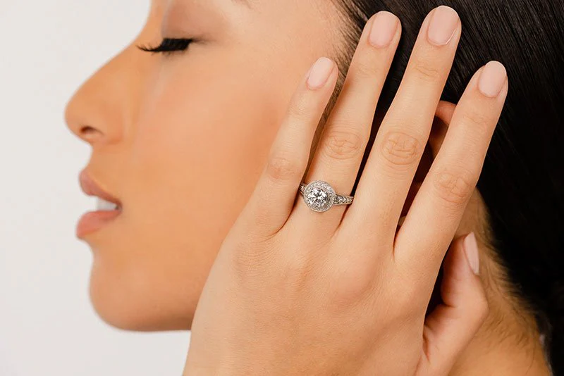 Vintage Round Halo Diamond Engagement Ring with 2.61 ct. (2.00 ct. center diamond) - Image 4