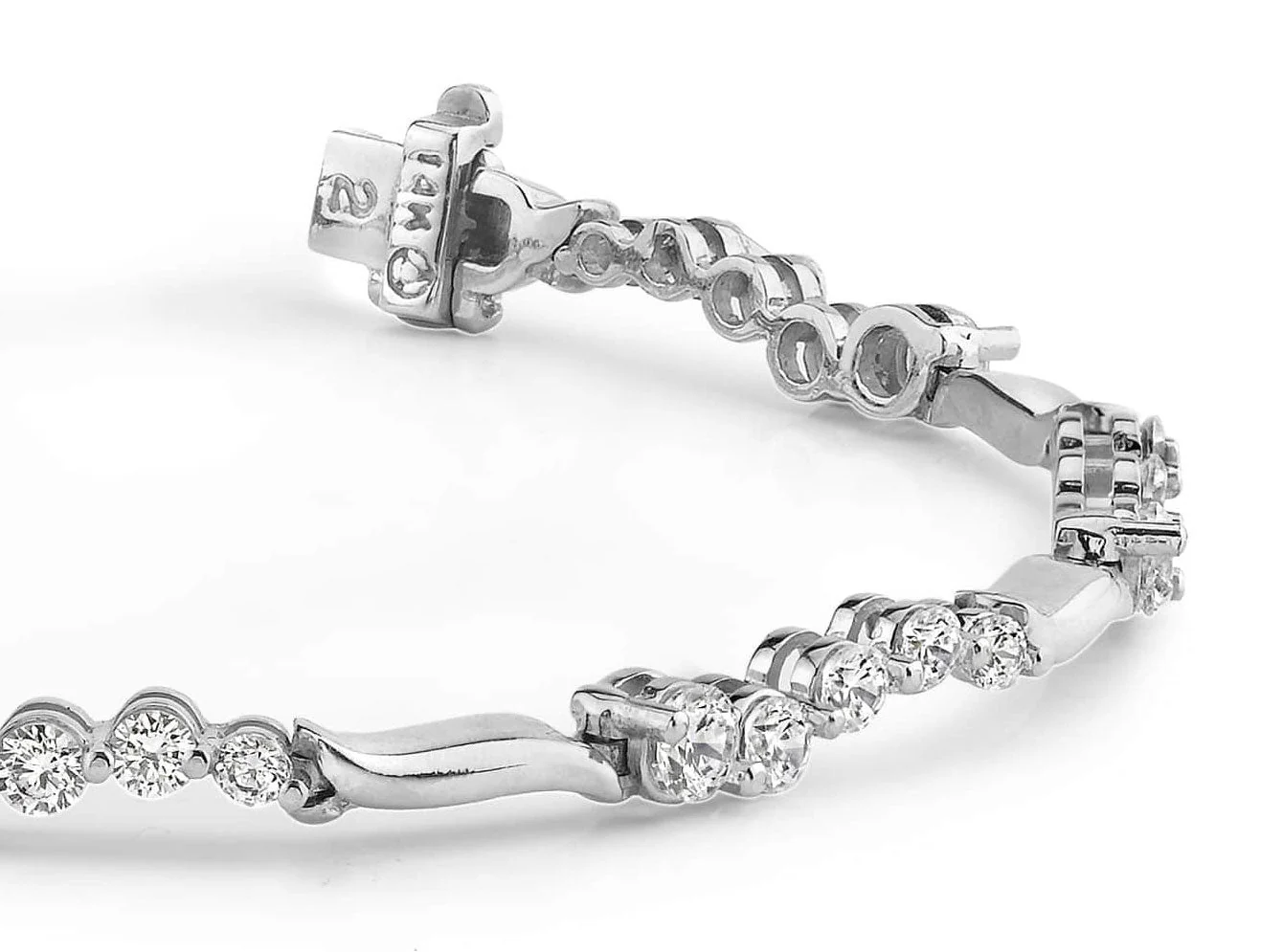 Wavy Journey Lab-Grown Diamond Bracelet with 2.51 ct.(finished)